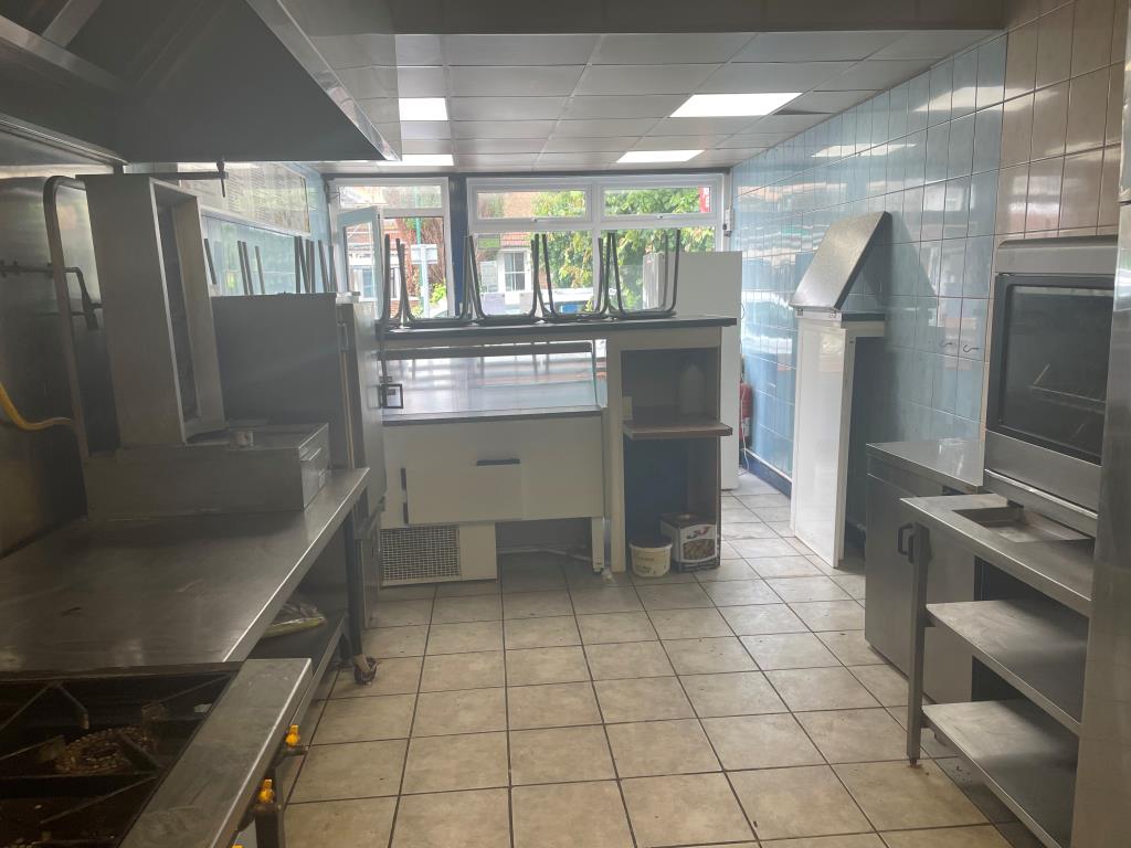 Lot: 151 - FREEHOLD VACANT TAKEAWAY UNIT - Internal photo showing kitchen